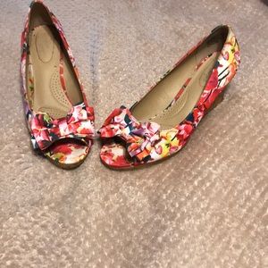Dexflex floral print wedge heels
